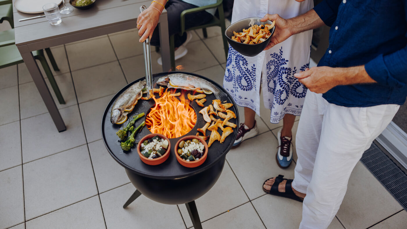 00966 MOON 45 all black Plancha Grillset hoch header 01 pdp